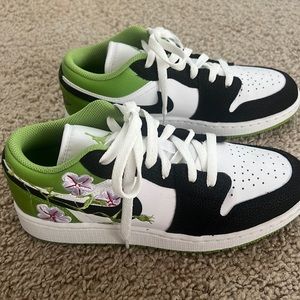 New Jordans. Size 5.5Y/W7